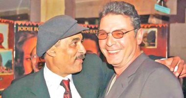 نوستالجيا الزمن الجميل.. أحمد زكى ومحمود حميدة فى صورة من 20 سنة.. اعرف قصتها