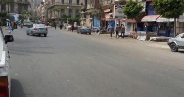 صور .. شوارع المنشية خالية.. وحى جمرك بالإسكندرية يشن حملة على الشواطئ