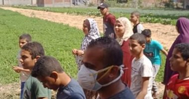 أهالى قرية طوخ طنبشا بالمنوفية يستقبلون مسعفا بالزغاريد.. صور
