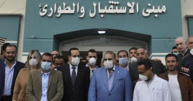 حسن راتب يزور مستشفى العريش ويقدم مساعدات طبية لمواجهة كورونا ويعلن عن إنشاء مركز متكامل لأمراض الكلى