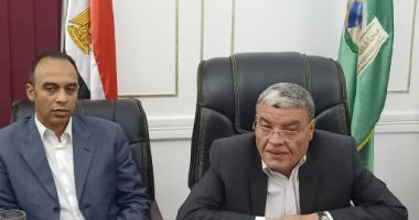 محافظ المنيا يطمئن على الوضع العام بمستشفى العزل بملوي عبر الفيديو كونفرانس