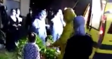 فيديو مؤثر لنقل أطفال من صفط تراب للحجر الصحى بكفر الزيات لإصابتهم بكورونا