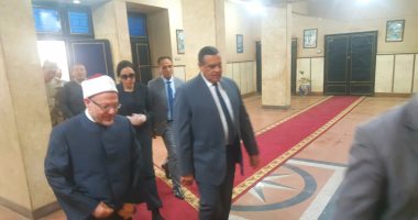صور ..مفتى الجمهورية يصل مدينة دمنهور لتقديم واجب العزاء لأسرة الشهيد الحوفى