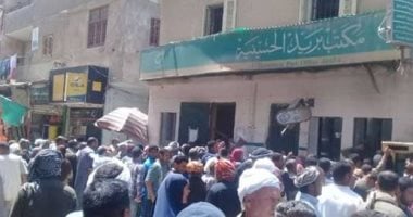  خوفا من كورونا.. شكوى من زحام شديد أمام مكتب البريد الحسينية بالشرقية