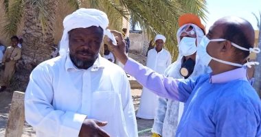 صور.. تكثيف الإجراءات الوقائية بـ"جارة أم الصغير" أصغر واحة في صحراء مطروح