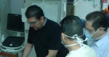 صور. .توزيع واقيات للوجه والعين للعاملين بمستشفى بنها الجامعي