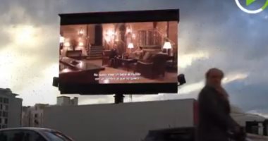 فيديو.. "سينما فى الهواء الطلق" للترفيه عن المواطنين فى الحجر الصحى بأسبانيا