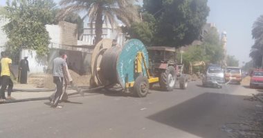 استمرار أعمال توصيل كابل الكهرباء إلى مستشفى ادفو العام الجديد