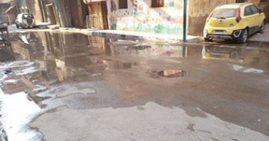شكوى من غرق شارع عيسى الجزار بمياه الصرف الصحى فى بنها بالقليوبية
