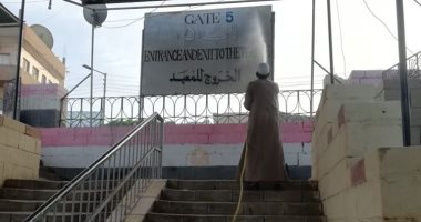 صور.. مدينة إسنا تستكمل حملات الرش والتطهير للمرسى السياحي وشارع البازارات
