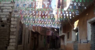 صور.. زينة رمضان تملأ شوارع القرى فى المنيا وتتحدى كورونا 