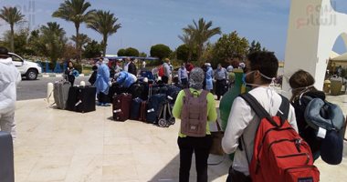 فيديو وصور ..وصول العائدين من كندا لفندق الحجر الصحى بمرسى علم