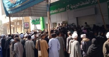 خوفا من كورونا.. قارئ يشكو من التجمعات أمام مكتب بريد دشنا