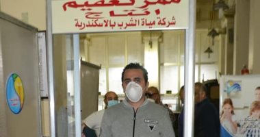  "مياه الإسكندرية" تصنع 30 كابينة تعقيم للعاملين بجميع المقرات.. صور