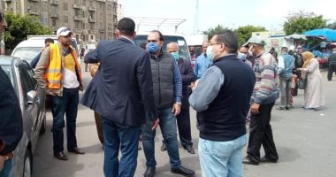 فض الأسواق العشوائية وإغلاق المحلات المخالفة لتطبيق الحظر بالإسكندرية