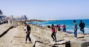 حملات مكثفة بأحياء الإسكندرية لفض تجمعات الكورنيش قبل "شم النسيم".. صور