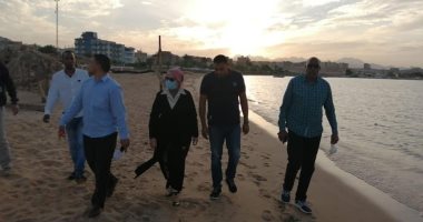 رئيس مدينة سفاجا تجرى جولة للتأكد من غلق الشواطئ ومنع التجمعات.. صور