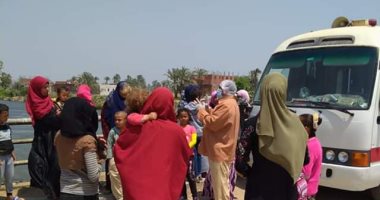 استمرار عمل القافلة الطبية والتوعوية بقرية منشية نيازى المعزولة بالمنيا