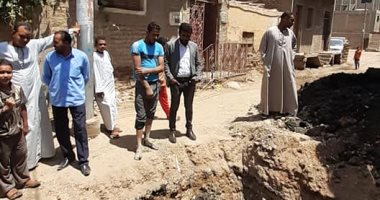 صور.. بدء العمل فى مشروع الصرف الصحى بقرية المساوية فى الأقصر