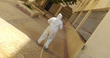 رئيس جامعة الفيوم: تطهير وتعقيم مدن الطلبة الجامعية للمرة الرابعة.. صور