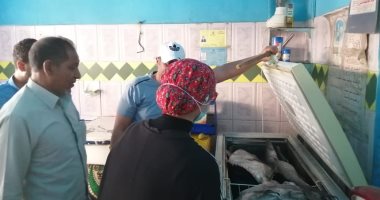 رئيس مدينة سفاجا تقود حملة للتفتيش على أسواق عرض وبيع الأسماك.. صور