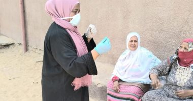 الرائدات الريفيات يواصلن حملات التوعية للمواطنين ميدانيا ضد "كورونا" بأسوان