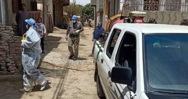 صور.. الطب البيطرى بالأقصر يعقم عددا من المنازل في مدينة القرنة
