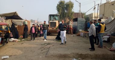 فض سوق الأحد بشبين القناطر بالقليوبية لمواجهة كورونا.. صور