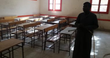 صور.. رش وتطهير المنشآت التعليمية والشوارع بمدينة إسنا لمكافحة كورونا