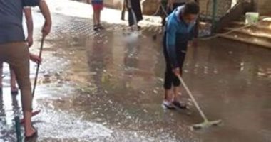 شباب شارع صلاح شحاتة بشبرا الخيمة يقومون بحملة تطهير  للوقاية من كورونا