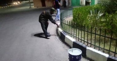 صور.. مدينة القرنة تتجمل فى وقت حظر التجوال بأيادى رجال النظافة