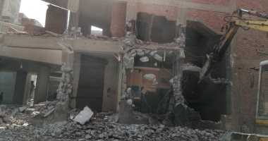 محافظ الجيزة: الانتهاء من إزالة 18 عقار مخالف فى حرم محور الضبعة بالوراق