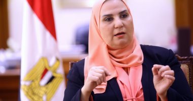 وزيرة التضامن: تنفيذ توجيهات الرئيس برعاية الأسر الأكثر تضررا من تداعيات كورونا..وبدء تجربة صرف المعاشات عن طريق المحمول الشهر المقبل..إضافة 160ألف أسرة جديدة لتكافل وكرامة..35 مليار جنيه لصرف العلاوات الخمس
