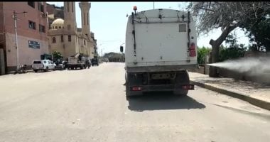 مدينة بنها تستغل قرار منع التجمعات بشم النسيم لتطهير الشوارع ضد كورونا