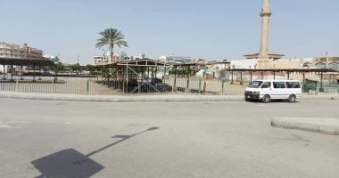 شوارع العاشر من رمضان خالية من المارة وتحذير المواطنين بمكبرات الصوت.. صور