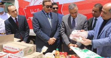 محافظ سوهاج يستقبل 4 آلاف كرتونة مواد غذائية توزع على أسر العمالة غير المنتظمة