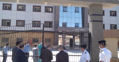 صور.. محافظ كفر الشيخ يطمئن على مرضى كورونا ومستوى الخدمات المقدمة بالحجر 