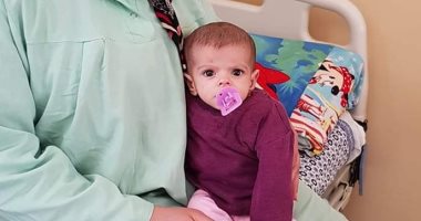 مستشفى الأطفال بجامعة المنصورة توزع هدايا على الأطفال المرضى احتفالا بيوم شم النسيم