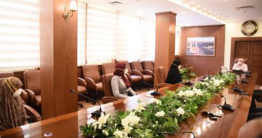 خروج زوجة الشهيد أحمد اللواح وسيدتين من مستشفى الحجر الصحى بعد شفائهن.. صور