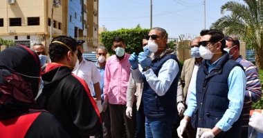 صور .. محافظ الفيوم يلتقى الفرق الطبية بالحجر الصحى: كل مطالبهم الصحية ستحقق