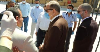 محافظ كفر الشيخ ونائبه يتفقدان أعمال رصف الشوارع ومستشفى بلطيم.. صور