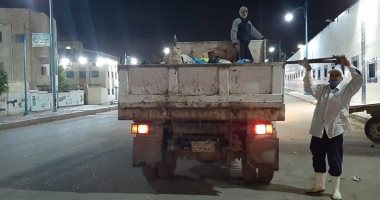 أجهزة مطروح تكثف أعمال تنظيف وتطهير الشوارع ليلا