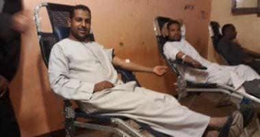 صور.. شباب الرزيقات بأرمنت يتبرعون بالدم لتوفير احتياجات المرضى بالمستشفيات