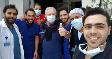 إيطالى بعد خروجه من الحجر الصحى فى أبو خليفة: انتصرت على كورنا وشكرًا مصر.. صور