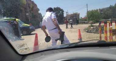 صور.. أعمال تطهير بقرية صفط تراب بالمحلة بعد ارتفاع عدد إصابات كورونا بها لـ43