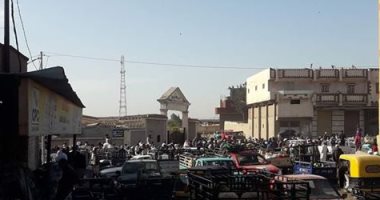 خوفا من كورونا.. قارىء يرصد زحام المواطنين بسوق العامرية فى الإسكندرية