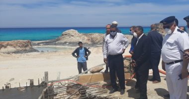 صور.. جولة محافظ مطروح لتفقد أعمال طريق كورنيش الأبيض الجديد