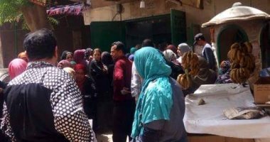 اضبط مخالفة.. زحام بمكتب بريد الفرنوانى بشبرا الخيمة