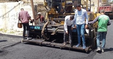 صور.. تنفيذ خطة الرصف بأحياء غرب الإسكندرية لتحقيق السيولة المرورية