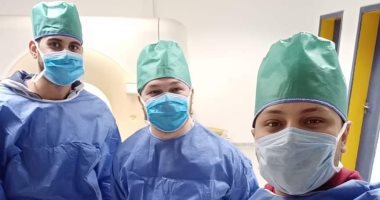 الجيش الأبيض.. صور جماعية لممرضين بمستشفى الأورام بجامعة المنصورة